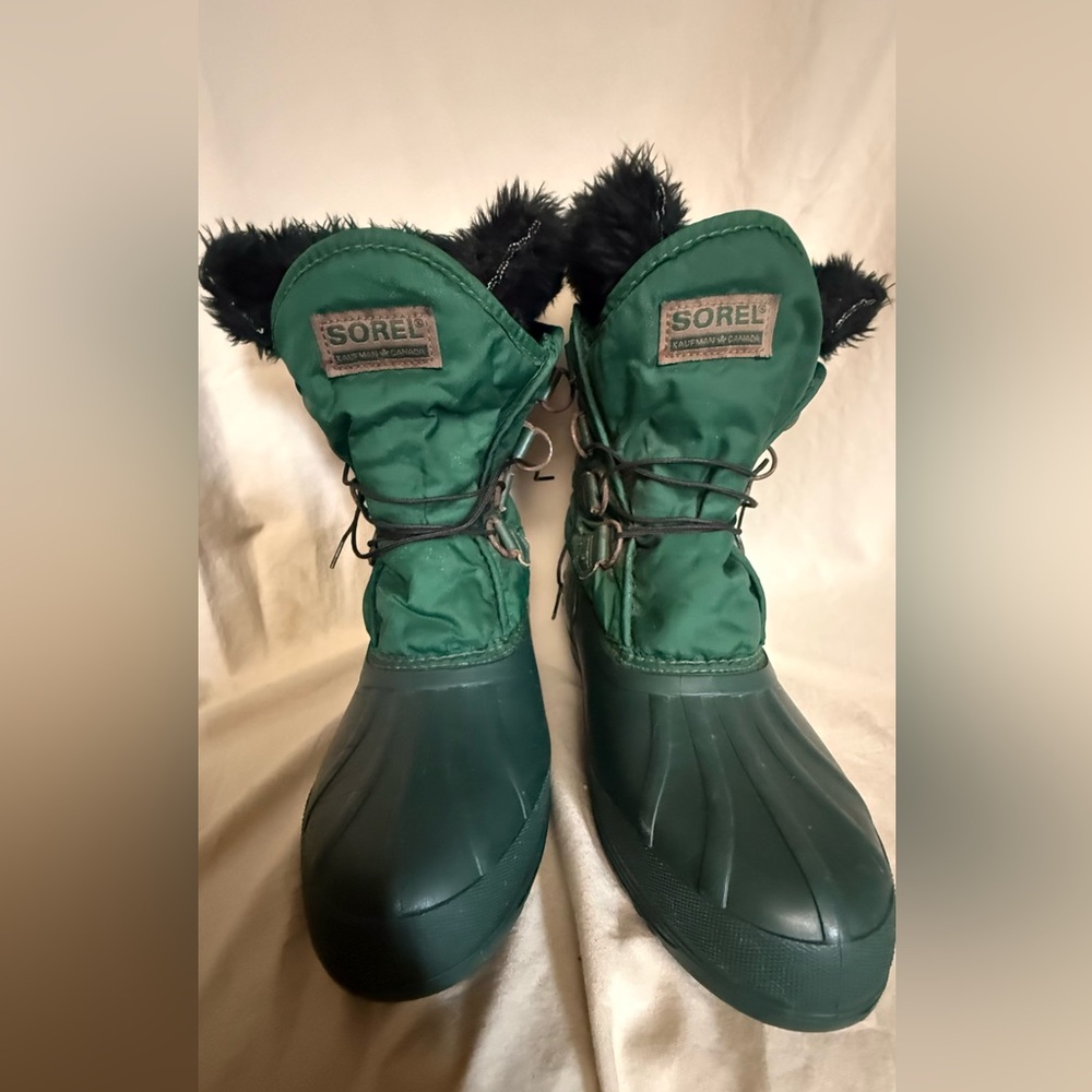 VINTAGE SORELS.  Made in Canada!! Great clean condition!!!!!